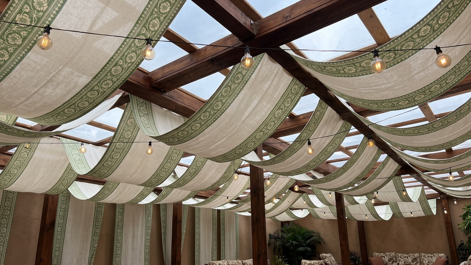 Floral Border Ceiling